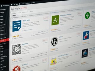 Yoast vs Aioseo: the value of plugins for SEO management in WordPress